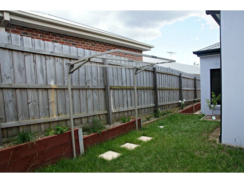 3/54 Stephen St, Gisborne VIC 3437