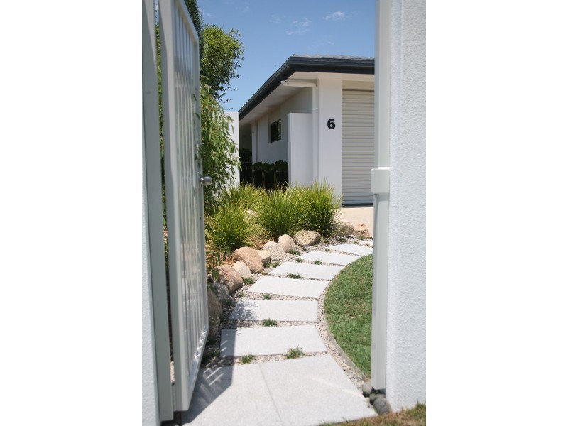 6 Murrindi Street, Minyama QLD 4575