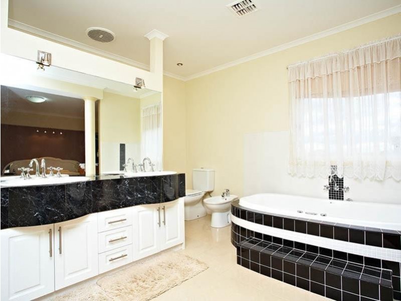 6 Capesthorne Drive, Derrimut VIC 3030