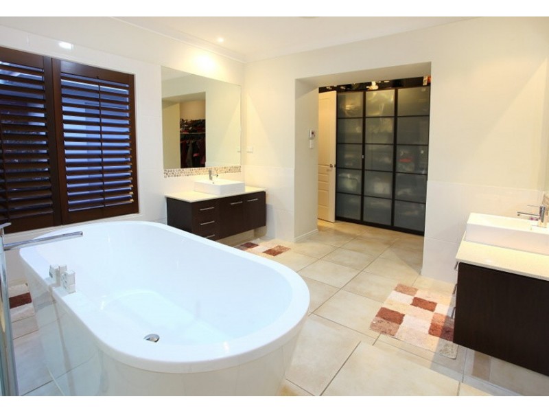 29 Lagoon park drive, Maudsland QLD 4210