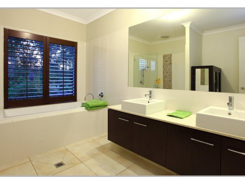 29 Lagoon park drive, Maudsland QLD 4210