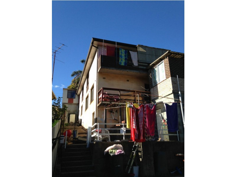 142 Lake Ave, Cringila NSW 2502