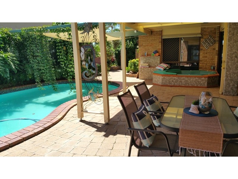 235 Morala Avenue, Runaway Bay QLD 4216