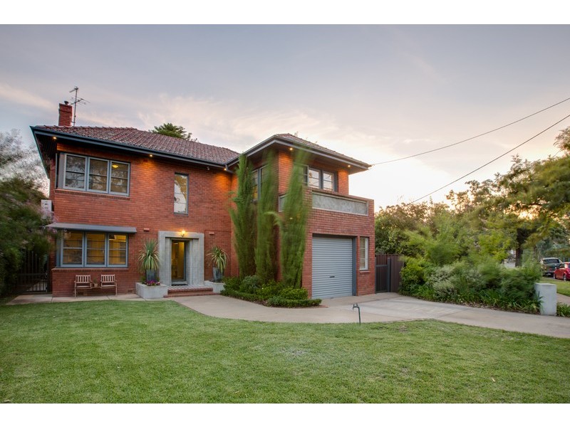 70 The Esplanade, Wagga Wagga NSW 2650
