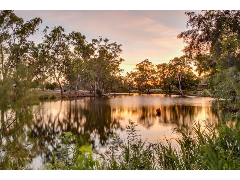 70 The Esplanade, Wagga Wagga NSW 2650