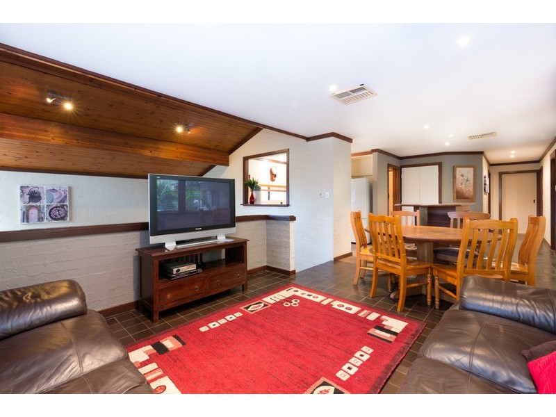 91 Regency Drive, Thornlie WA 6108