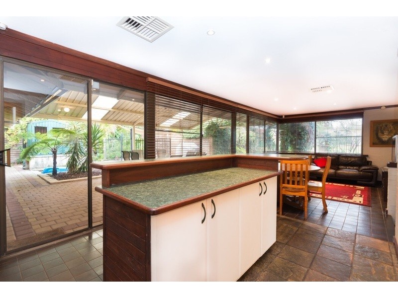 91 Regency Drive, Thornlie WA 6108