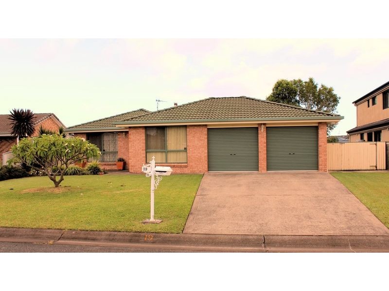 19 Eyre Crescent, Forster NSW 2428