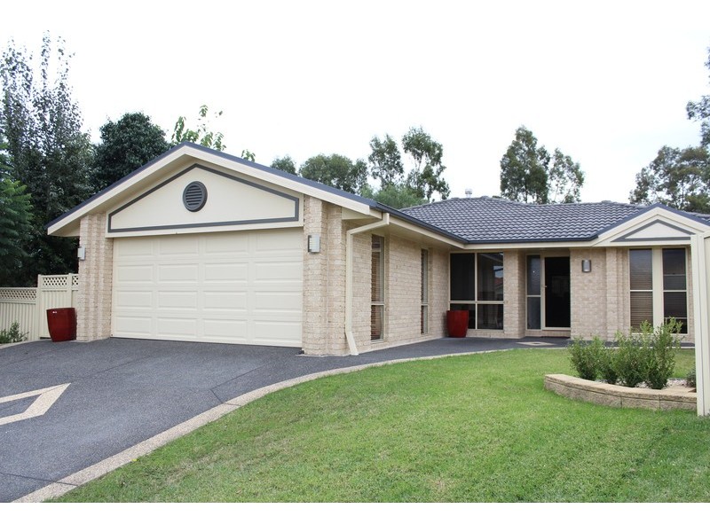 4 Stanley Close, Bolwarra Heights NSW 2320