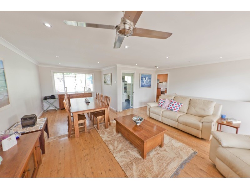 8 Berne Street, Bateau Bay NSW 2261