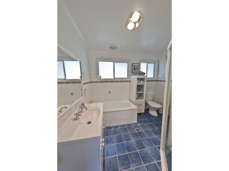 8 Berne Street, Bateau Bay NSW 2261