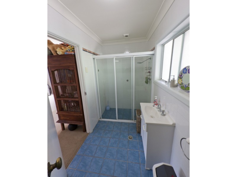 8 Berne Street, Bateau Bay NSW 2261