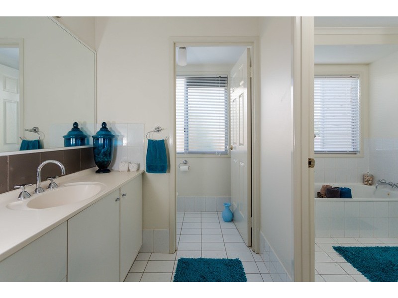 32 Currant Street, Elanora QLD 4221