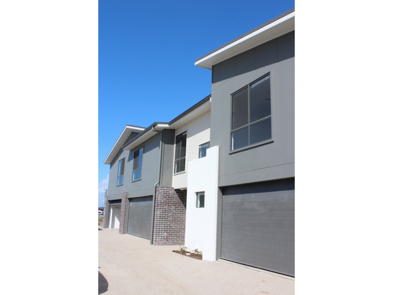 2/20 Makybe Diva Drive, Ooralea QLD 4740
