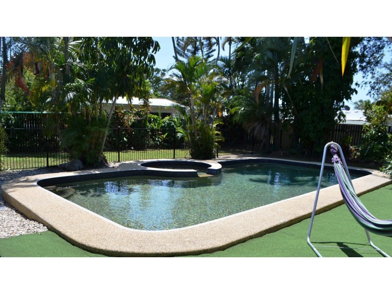 18 Kingsford Street, Mooroobool QLD 4870