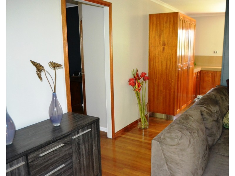 18 Kingsford Street, Mooroobool QLD 4870