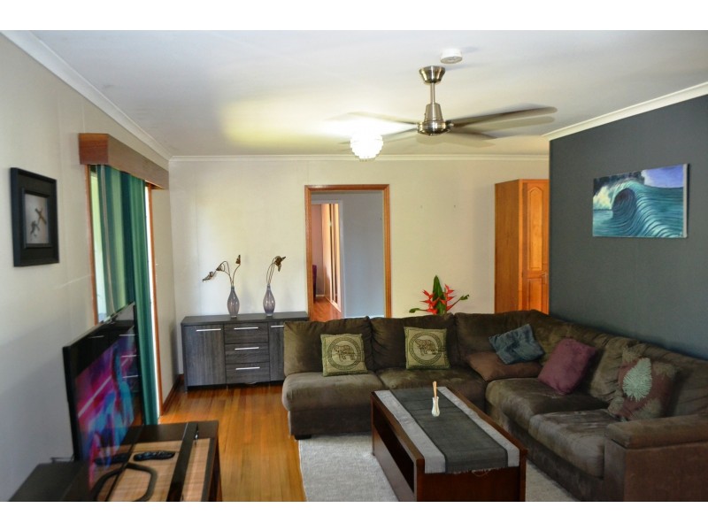 18 Kingsford Street, Mooroobool QLD 4870