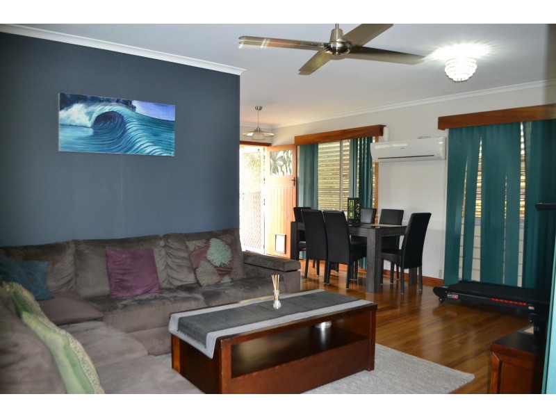 18 Kingsford Street, Mooroobool QLD 4870