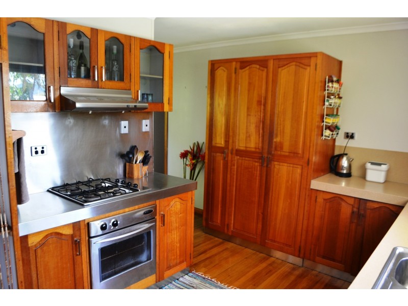 18 Kingsford Street, Mooroobool QLD 4870