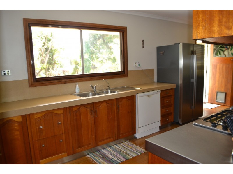 18 Kingsford Street, Mooroobool QLD 4870
