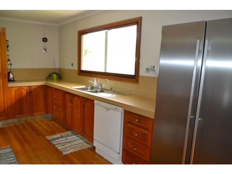 18 Kingsford Street, Mooroobool QLD 4870