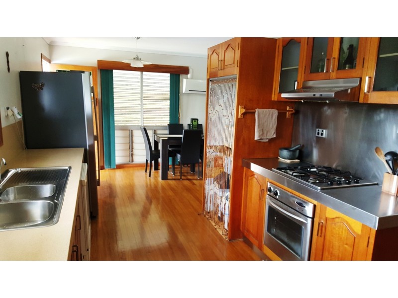 18 Kingsford Street, Mooroobool QLD 4870
