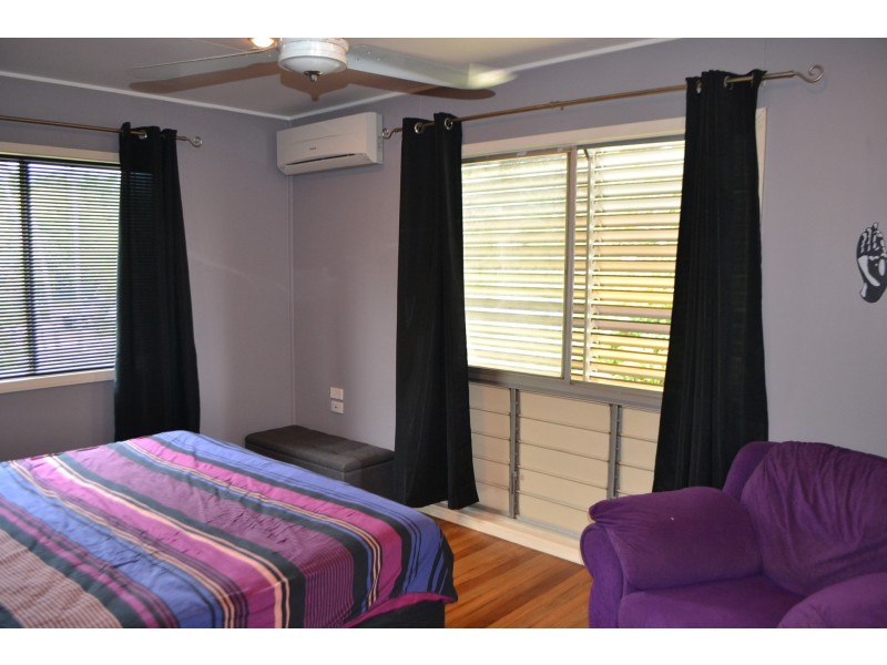 18 Kingsford Street, Mooroobool QLD 4870