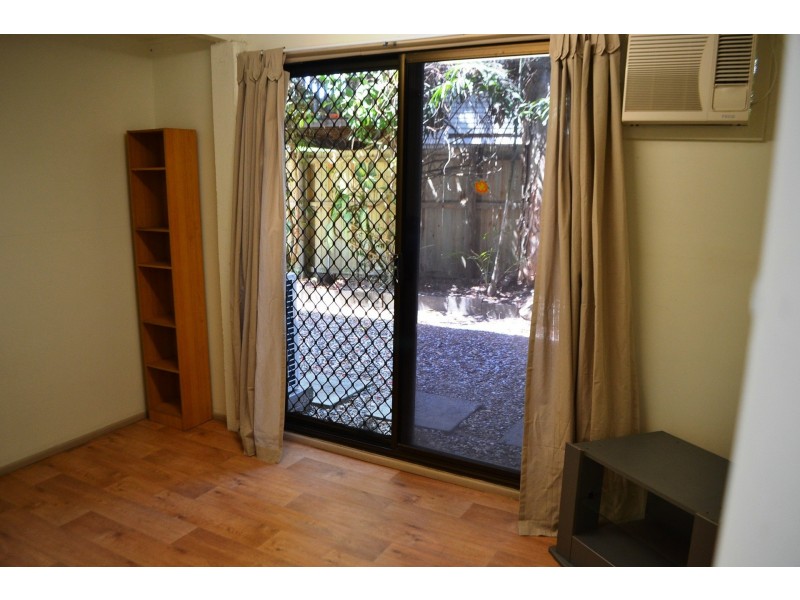 18 Kingsford Street, Mooroobool QLD 4870