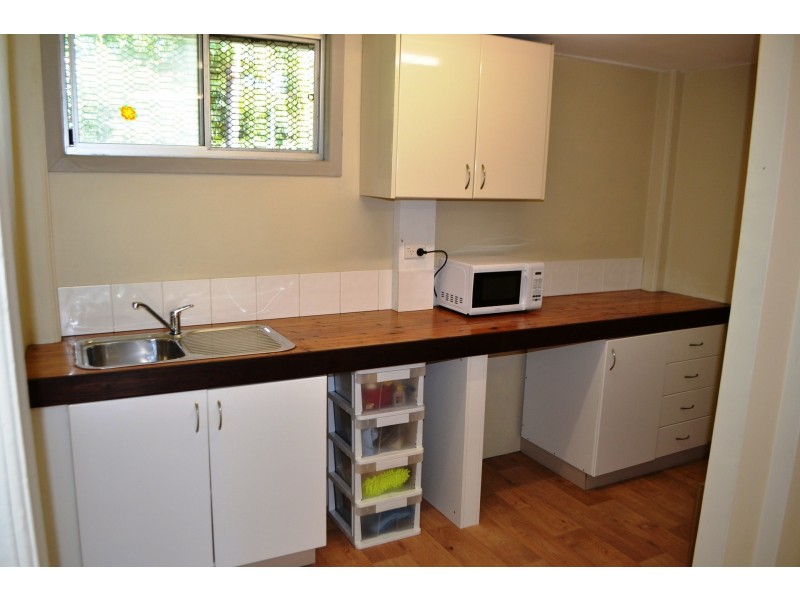 18 Kingsford Street, Mooroobool QLD 4870