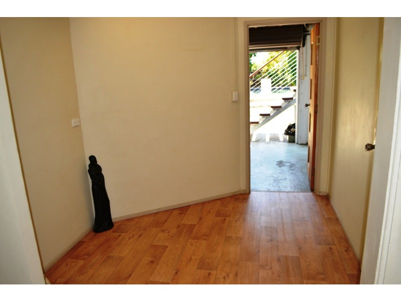 18 Kingsford Street, Mooroobool QLD 4870