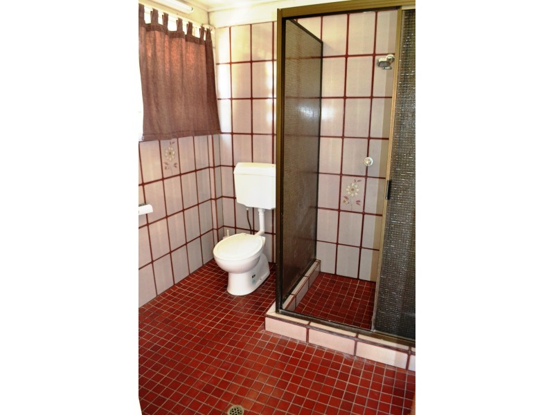 18 Kingsford Street, Mooroobool QLD 4870