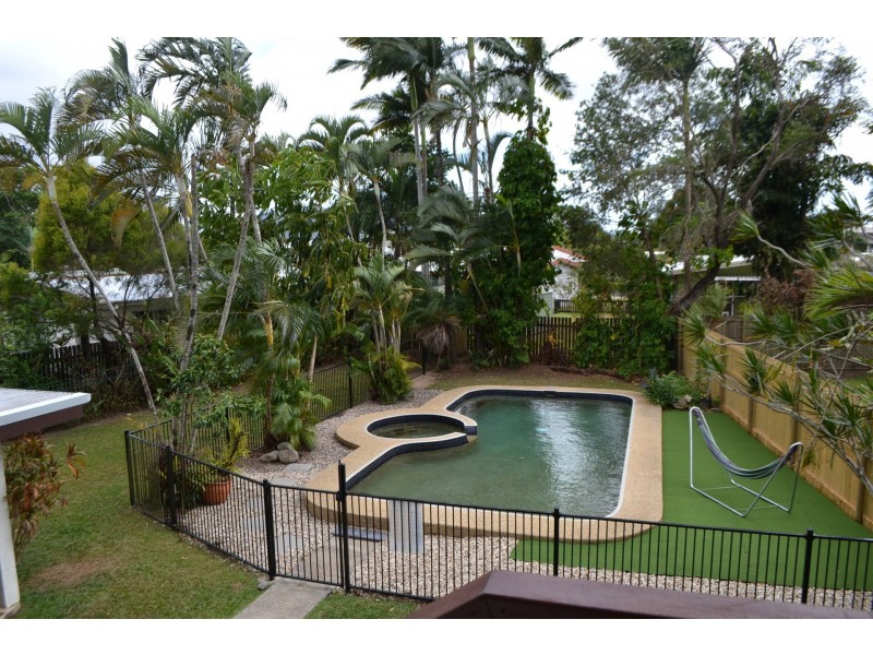 18 Kingsford Street, Mooroobool QLD 4870