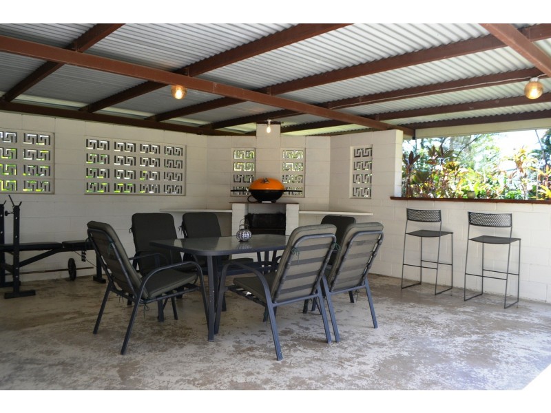 18 Kingsford Street, Mooroobool QLD 4870