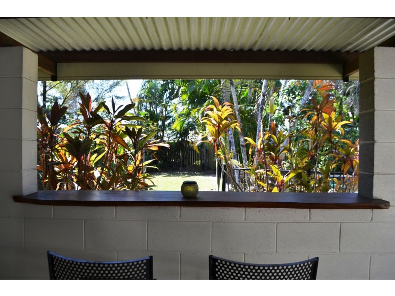 18 Kingsford Street, Mooroobool QLD 4870