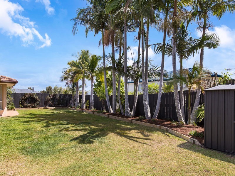 15 Windsor Place, Carindale QLD 4152