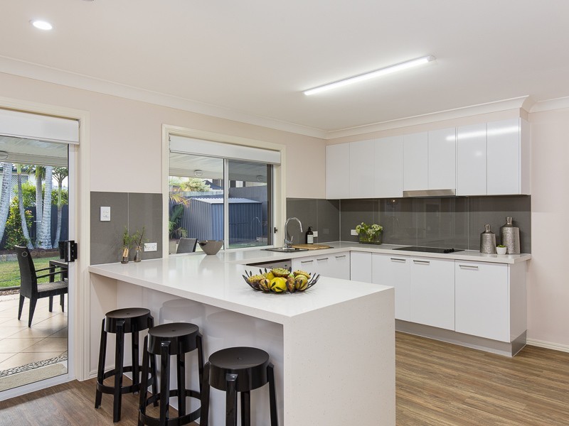 15 Windsor Place, Carindale QLD 4152