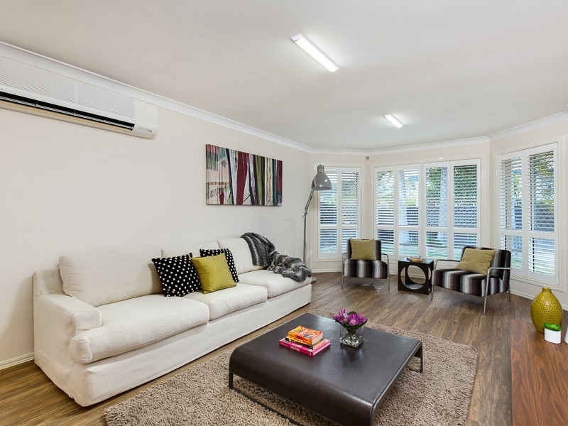 15 Windsor Place, Carindale QLD 4152