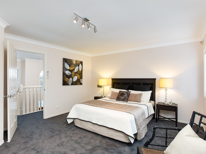 15 Windsor Place, Carindale QLD 4152