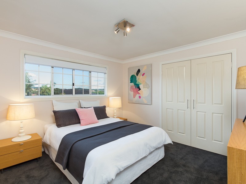 15 Windsor Place, Carindale QLD 4152