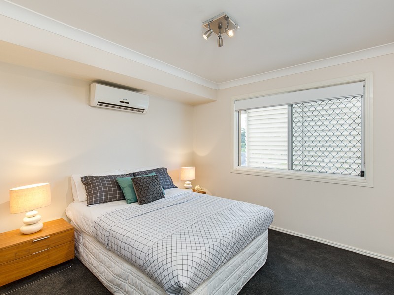 15 Windsor Place, Carindale QLD 4152