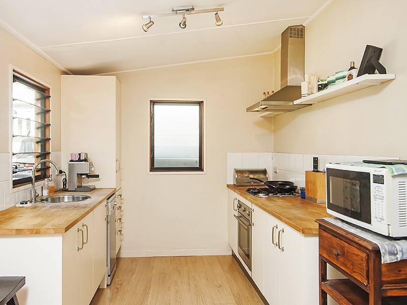 18 Lucy Street, Albion QLD 4010