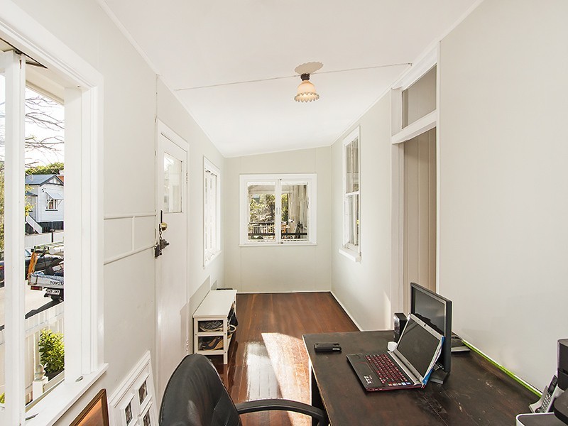 18 Lucy Street, Albion QLD 4010