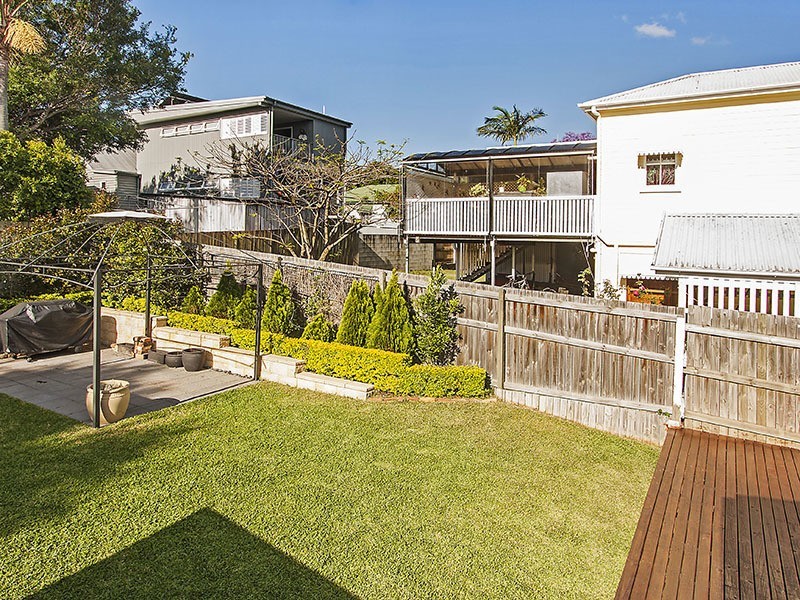 18 Lucy Street, Albion QLD 4010