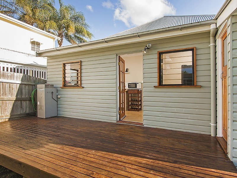 18 Lucy Street, Albion QLD 4010