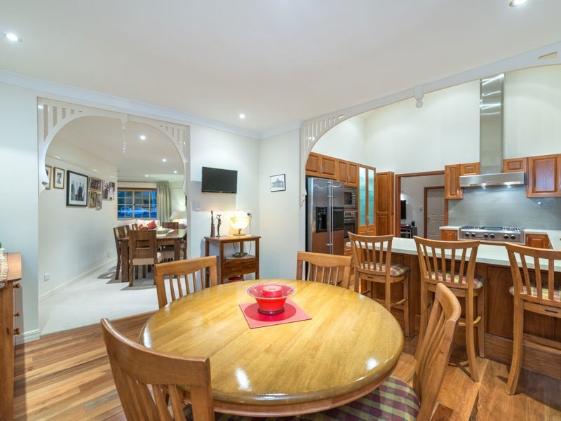 10 Cascade Close, Riverhills QLD 4074