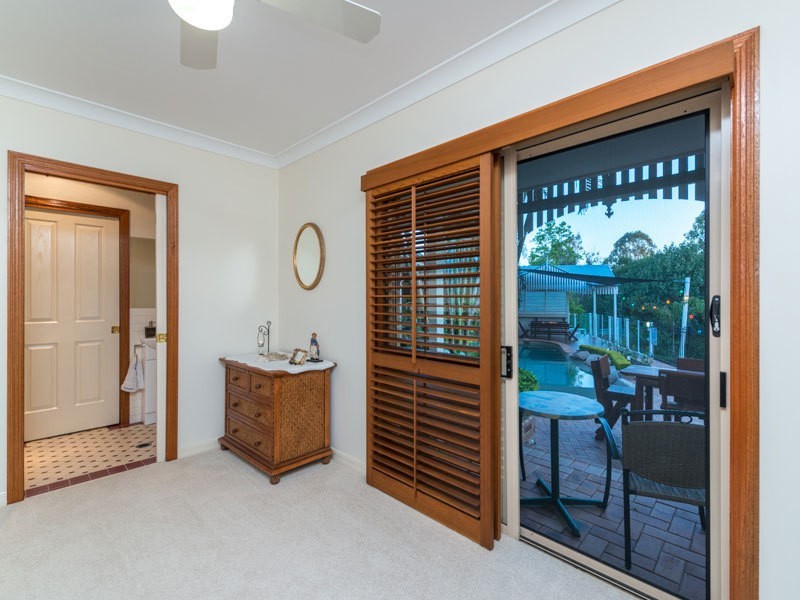 10 Cascade Close, Riverhills QLD 4074