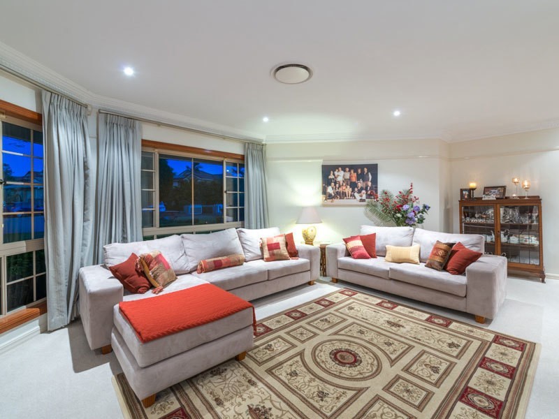 10 Cascade Close, Riverhills QLD 4074