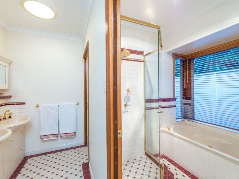 10 Cascade Close, Riverhills QLD 4074