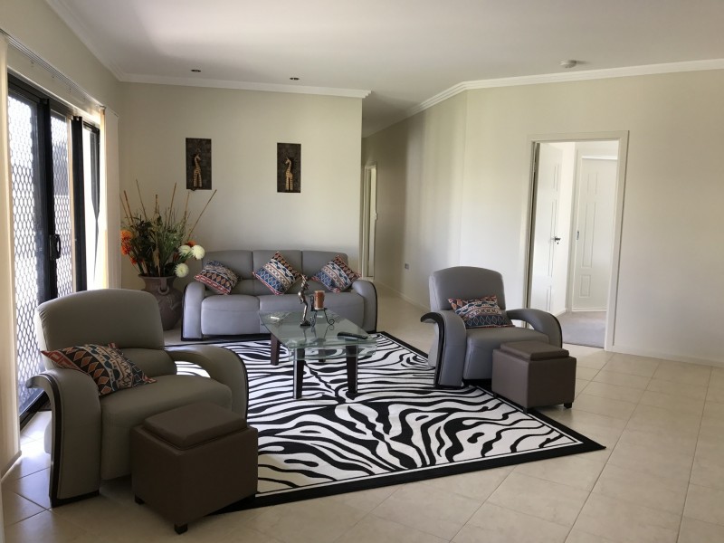 4 Janet Court, Coral Cove QLD 4670