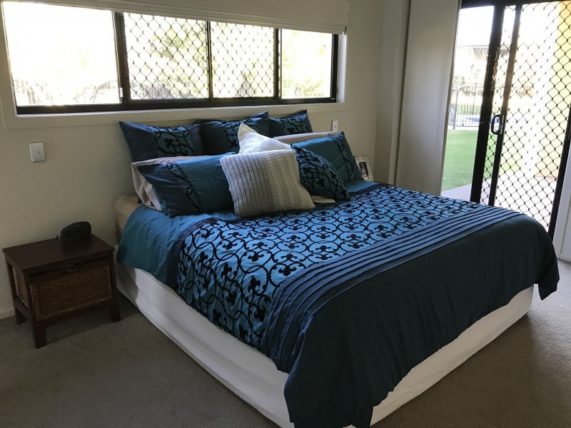 4 Janet Court, Coral Cove QLD 4670